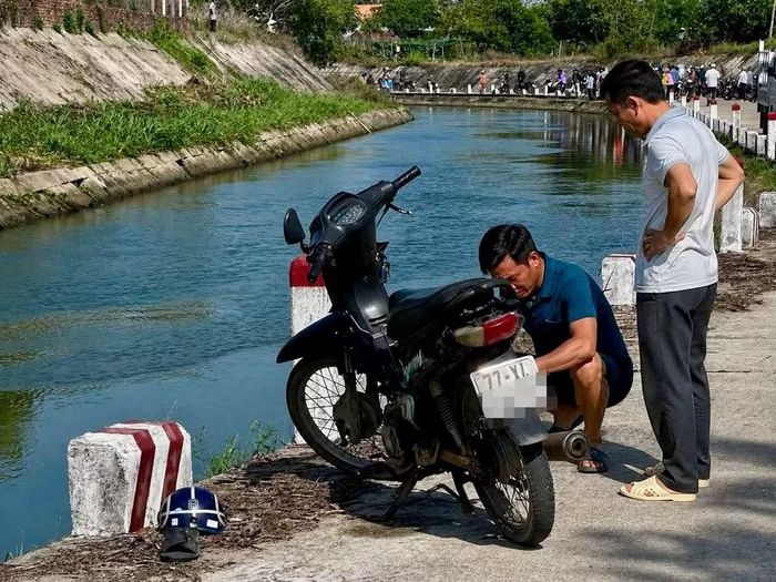 Khu vực người dân phát hiện chiếc xe máy của nạn nhân. Ảnh: Thanh Nguyễn