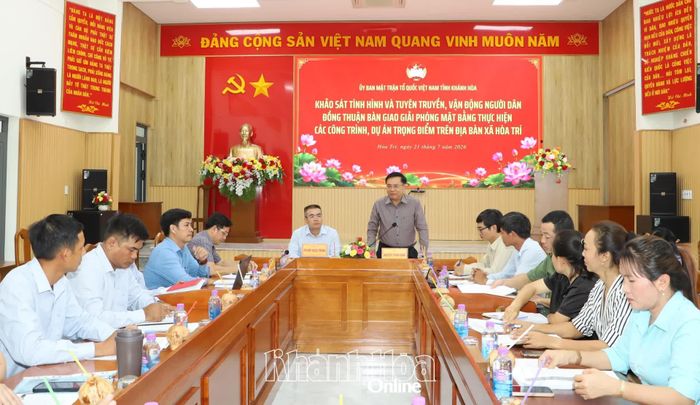 Đoàn khảo sát làm việc với xã Hòa Trí về tình hình triển khai Dự án Nâng cấp và làm mới Tỉnh lộ 6 - ĐT.651G (đoạn 2).