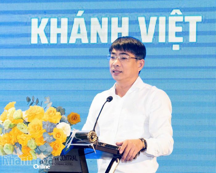 Ông Trần Xuân Tây - Bí thư Đảng ủy, Chủ tịch HĐND phường Nha Trang phát biểu tại hội nghị.