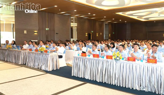 Các đại biểu tham dự hội nghị.