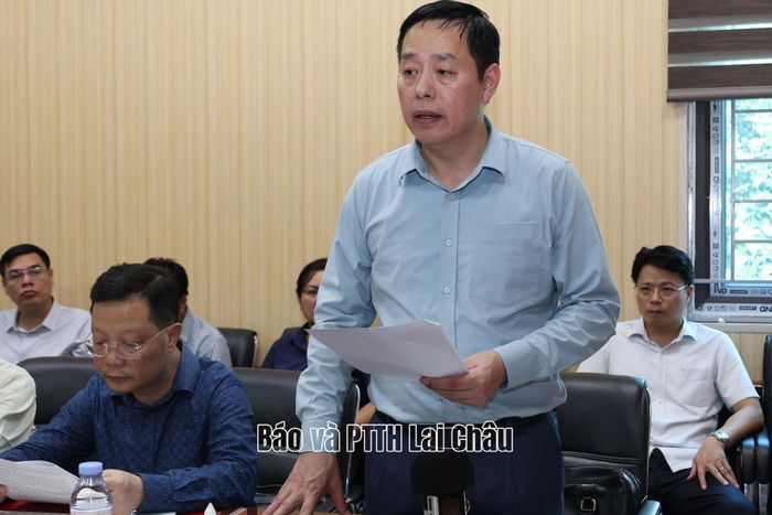 Đồng chí Hà Quang Trung - Phó Bí thư Tỉnh ủy, Chủ tịch UBND tỉnh Lai Châu báo cáo về tình hình thiên tai và công tác ứng phó, khắc phục hậu quả thiên tai trên địa bàn tỉnh.
