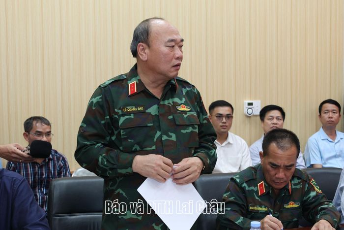 Đại biểu tham gia ý kiến tại buổi làm việc.