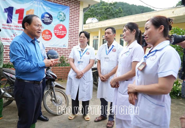 ... động viên lực lượng y tế.