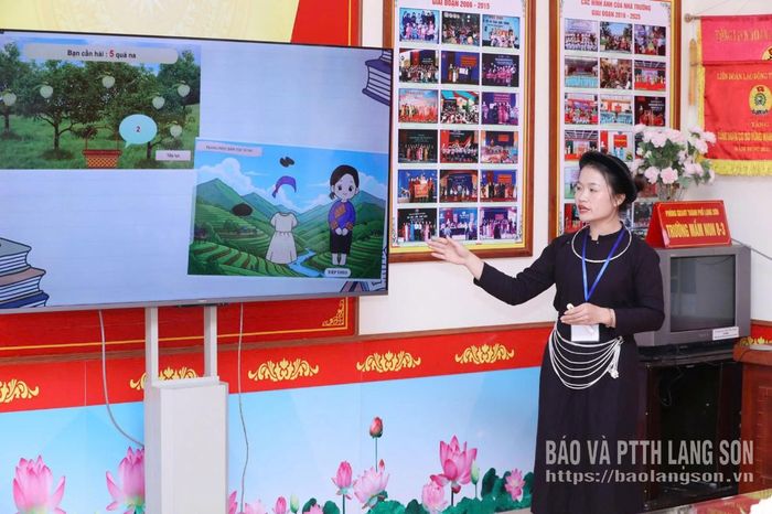 Giáo viên Vi Hoàng Phương, Trường Mầm non Ánh Dương, xã Chi Lăng thể hiện phần thi thuyết trình tại Hội thi giáo viên dạy giỏi cấp tỉnh