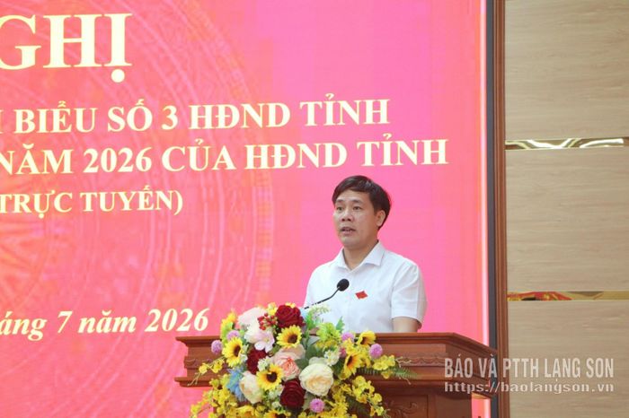 Thành viên Tổ đại biểu số 3 HĐND tỉnh phổ biến nội dung một số nghị quyết của HĐND tỉnh được thông qua tại kỳ họp