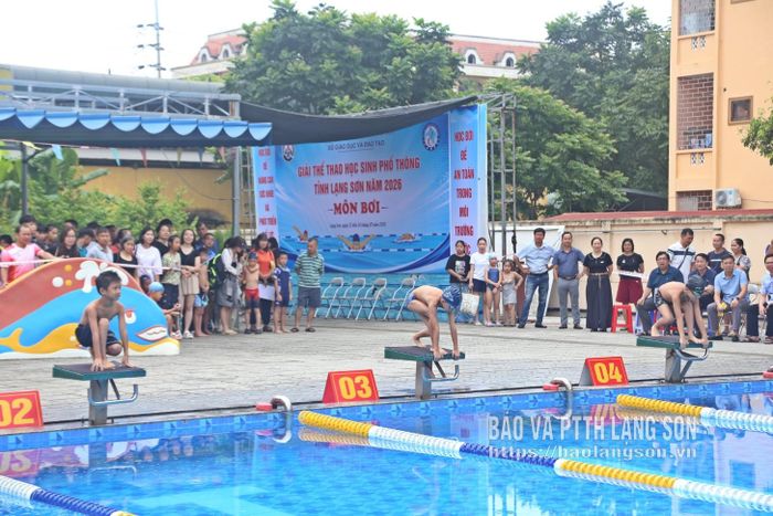 Các vận động viên vào vị trí thi đấu