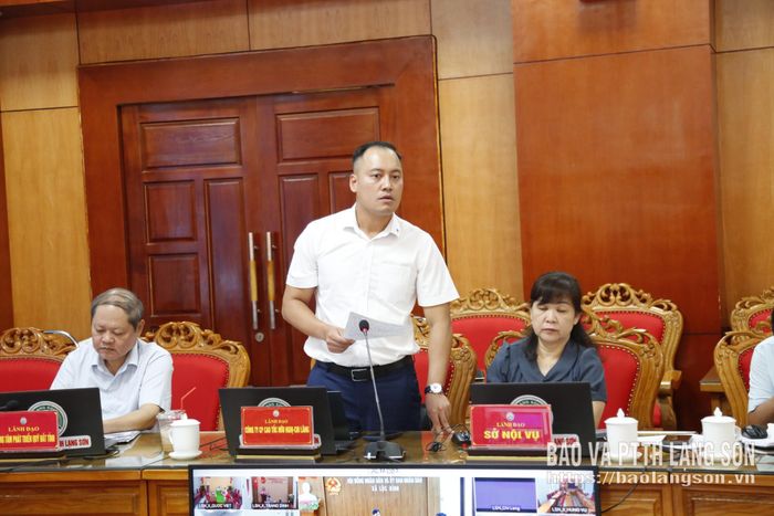 Đại diện chủ đầu tư Dự án tuyến cao tốc cửa khẩu Hữu Nghị - Chi Lăng nêu kiến nghị tại cuộc họp