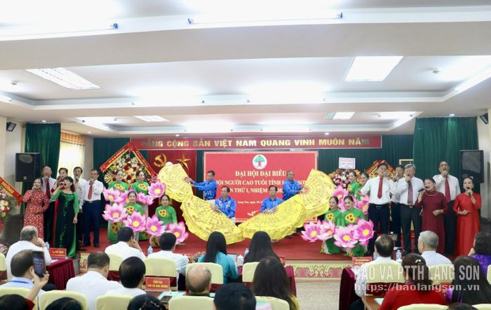Tiết mục văn nghệ chào mừng đại hội