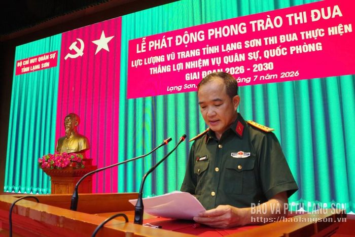 Đại tá Nguyễn Công Khuê, Tỉnh ủy viên, Phó Bí thư Thường trực Đảng ủy Quân sự tỉnh, Chính ủy Bộ CHQS tỉnh phát động phong trào thi đua
