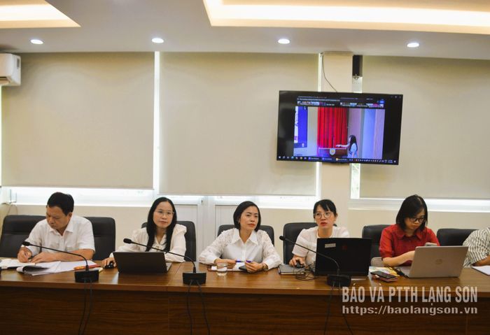 Đại biểu theo dõi các nội dung tại hội thảo