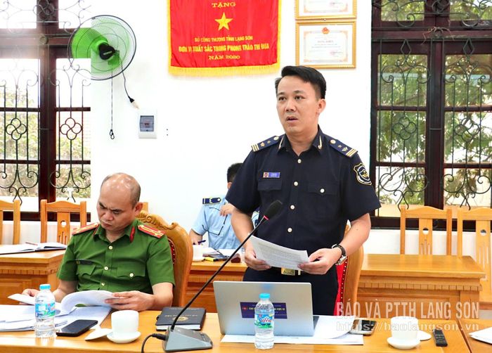 Đại diện lãnh đạo Chi cục Hải quan khu vực VI phát biểu tại hội nghị