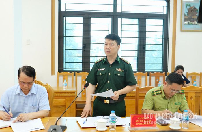 Đại diện lãnh đạo Ban Chỉ huy Bộ đội Biên phòng tỉnh phát biểu tại hội nghị