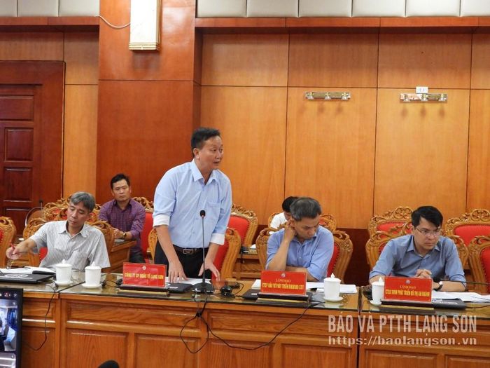 Đại diện doanh nghiệp dự án báo cáo tình hình thực hiện dự án