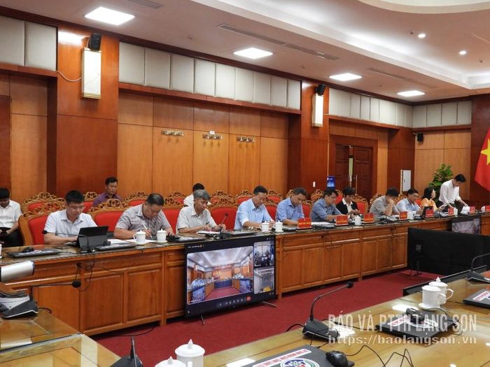Đại diện nhà đầu tư và các đơn vị tư vấn tham gia cuộc họp tại điểm cầu chính tại UBND tỉnh Lạng Sơn