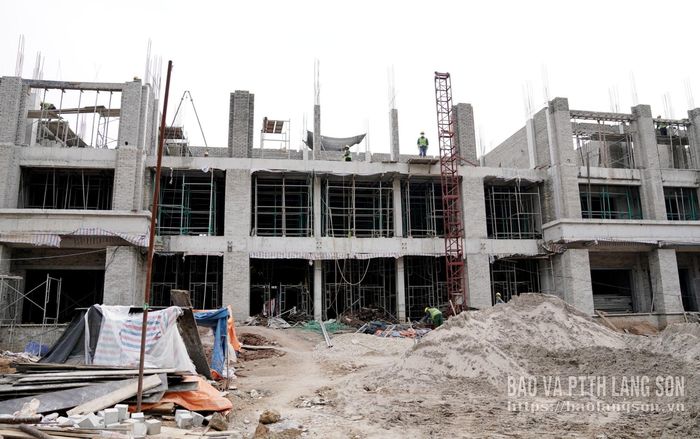 Dự án Đầu tư xây dựng Nhà làm việc liên ngành cho các lực lượng chức năng tại đường chuyên dụng vận chuyển hàng hóa mốc 1088/2 – 1089 đang được các đơn vị đẩy nhanh tiến độ thi công