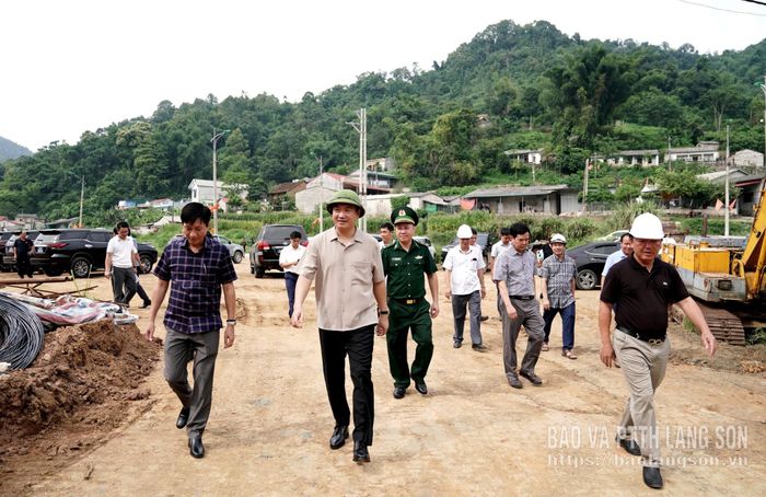 Đồng chí Nguyễn Cảnh Toàn, Phó Bí thư Tỉnh ủy, Chủ tịch UBND tỉnh đi kiểm tra tình hình triển khai các dự án thuộc Đề án thí điểm xây dựng cửa khẩu thông minh