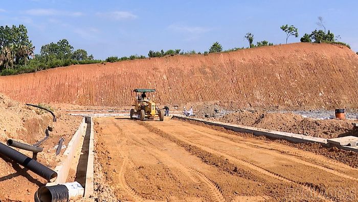 Hạng mục đường giao thông nội khu đang được tăng tốc hoàn thiện.