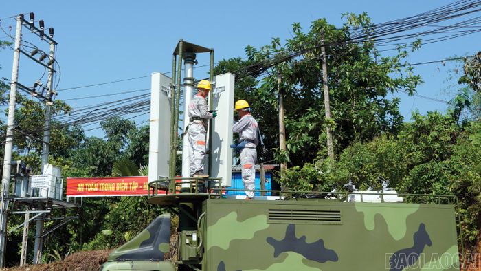Lắp đặt trạm BTS phát sóng lưu động.