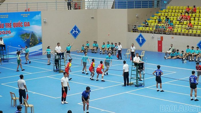 Ban Tổ chức bố trí 06 sân thi đấu để gần 300 trận đấu của Giải vô địch đá cầu trẻ quốc gia năm 2026 diễn ra theo đúng tiến độ.