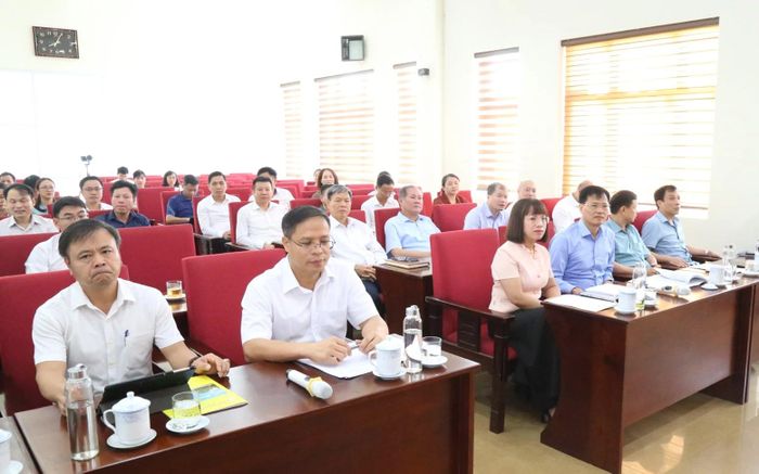 Các đồng chí dự hội nghị.