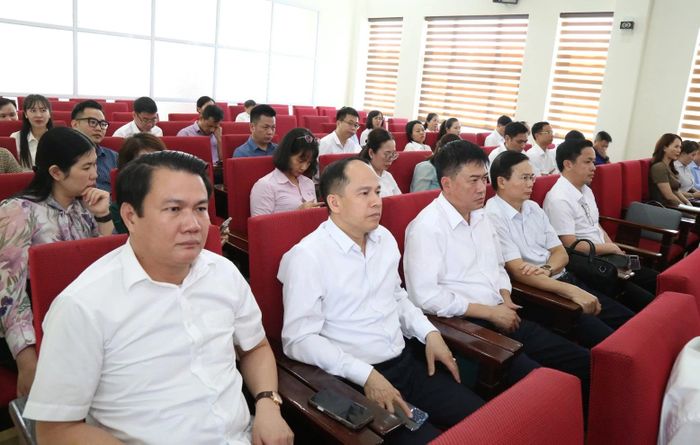 Các đại biểu tham dự hội nghị.