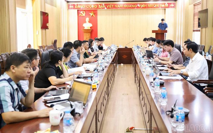Quang cảnh buổi làm việc.
