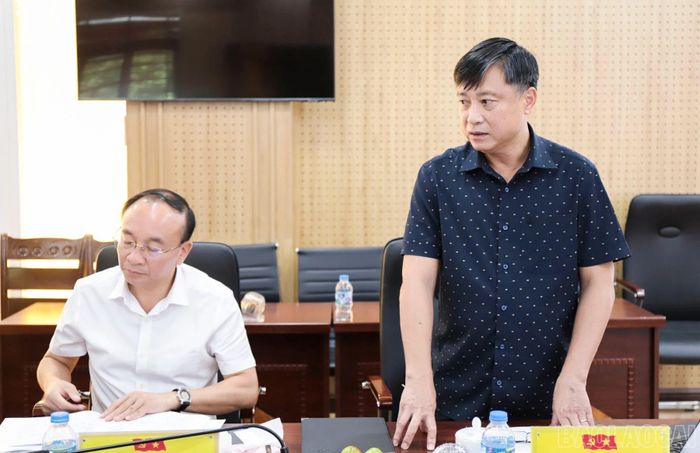 Đồng chí Nguyễn Kiều Phương - Bí thư Đảng ủy xã Bát Xát phát biểu tại buổi làm việc.