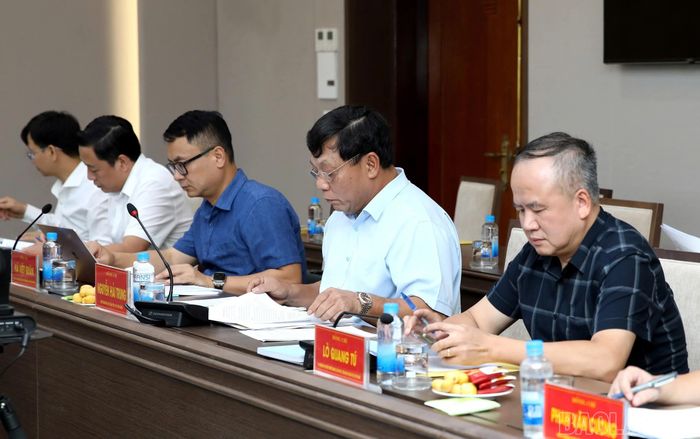 Các đại biểu đoàn công tác tham dự buổi làm việc.