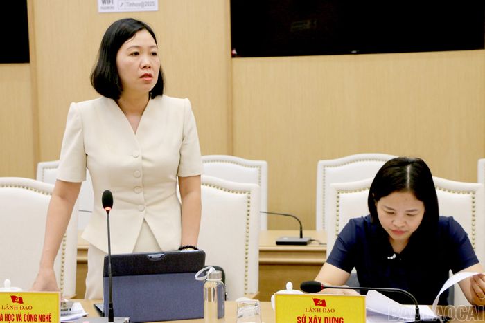 Các đại biểu trao đổi, làm rõ các nội dung nhằm hoàn thiện hồ sơ đề nghị công nhận Trường Chính trị tỉnh đạt chuẩn mức 2.