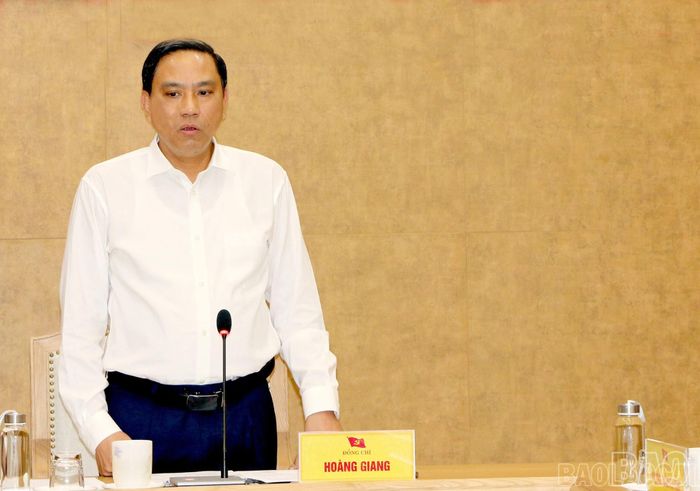 Đồng chí Hoàng Giang - Phó Bí thư Thường trực Tỉnh ủy, Chủ tịch HĐND tỉnh phát biểu kết luận buổi làm việc.