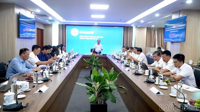 Quang cảnh buổi làm việc.
