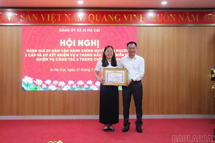 Cá nhân đồng chí Trần Bích Sửu - Ủy viên Ban Thường vụ Đảng ủy, Phó chủ tịch HĐND xã được nhận Bằng khen của Ban Thường vụ Tỉnh ủy.