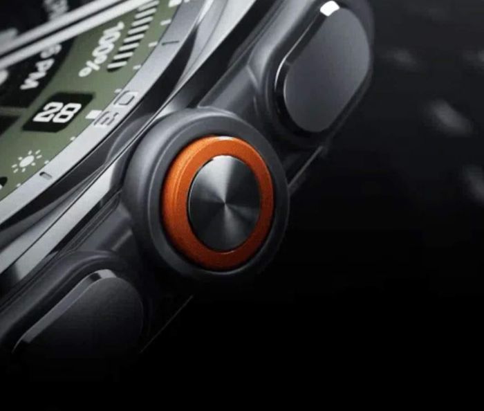 Galaxy Watch Ultra 2 có nút nguồn màu cam nổi bật
