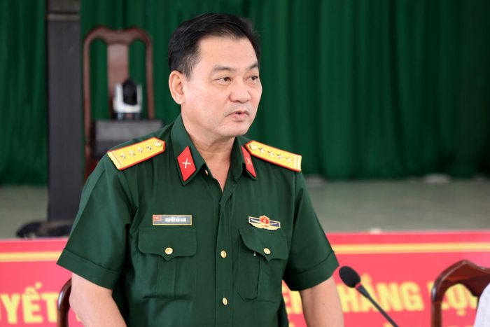 Đại tá Nguyễn Hải Nam, Phó Tham mưu trưởng Quân khu 7 giao nhiệm vụ cho các đơn vị