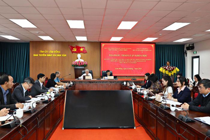 Quang cảnh buổi tọa đàm, thảo luận khoa học