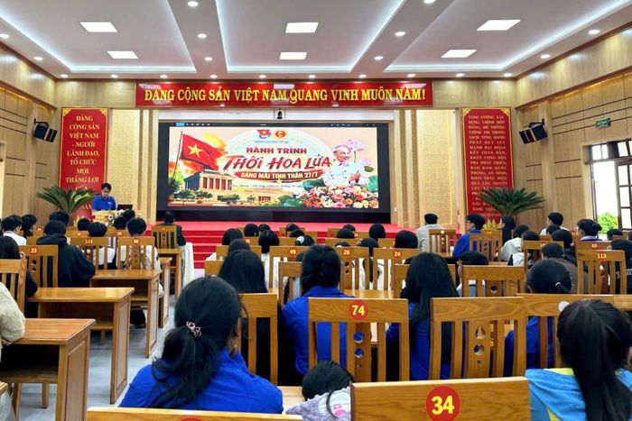 Đoàn Thanh niên và Hội Cựu chiến binh phường Lang Biang - Đà Lạt tổ chức chương trình sinh hoạt truyền thống cách mạng với chủ đề "Hành trình hoa lửa - Sáng mãi tinh thần 27/7"