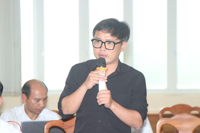 Ông Lê Quang Vĩ, Phó Chi cục trưởng Chi cục Thủy lợi và tài nguyên nước phát biểu tại hội nghị
