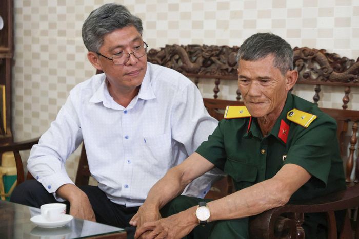 Lãnh đạo UBND tỉnh Lâm Đồng ân cần hỏi thăm sức khỏe, đời sống bệnh binh Điểu N’Ká ở xã Tuy Đức