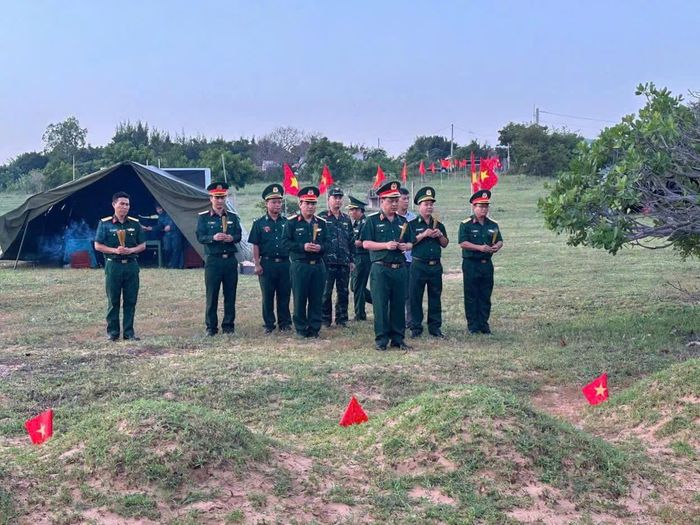 Lực lượng tìm kiếm, quy tập khảo sát thực địa, thắp nhang trước 12 mộ liệt sĩ