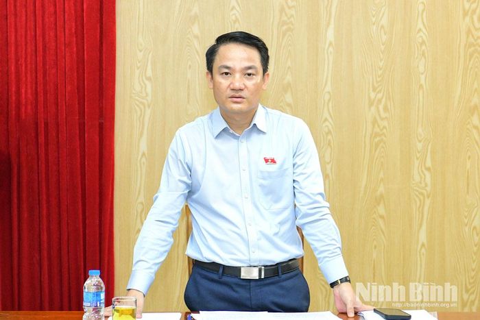 Đồng chí Lê Văn Thế, Tỉnh ủy viên, Phó Trưởng đoàn ĐBQH tỉnh phát biểu kết luận buổi khảo sát. Ảnh: Trường Giang