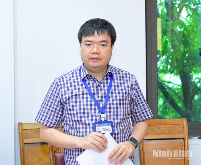 Đồng chí Nguyễn Hải Hà, Phó Chủ tịch Thường trực UBND phường Hoa Lư phát biểu tại buổi khảo sát. Ảnh: Trường Giang
