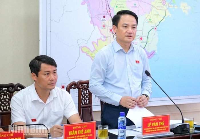 Đồng chí Lê Văn Thế, Tỉnh ủy viên, Phó Trưởng Đoàn ĐBQH tỉnh phát biểu kết luận buổi khảo sát. Ảnh: Trường Giang