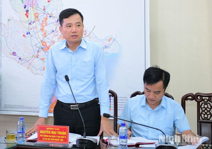 Đồng chí Nguyễn Mai Thuận, Phó Trưởng ban Quản lý Khu kinh tế và các khu công nghiệp tỉnh phát biểu tại buổi làm việc. Ảnh: Trường Giang