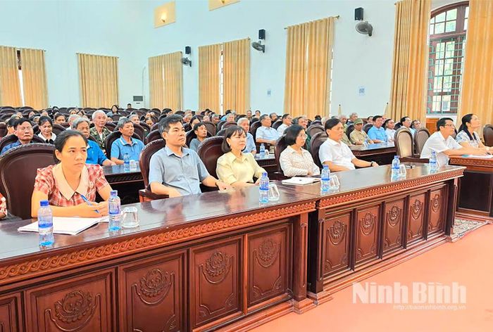Các đại biểu dự hội nghị.