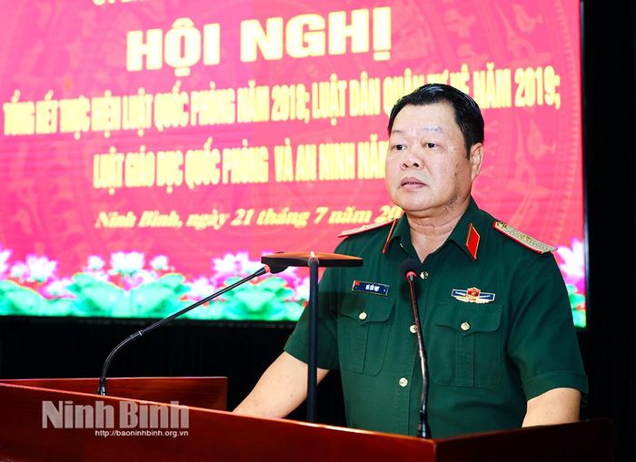 Thiếu tướng Hà Tất Đạt, Phó Tư lệnh Quân khu 3 phát biểu chỉ đạo tại hội nghị.