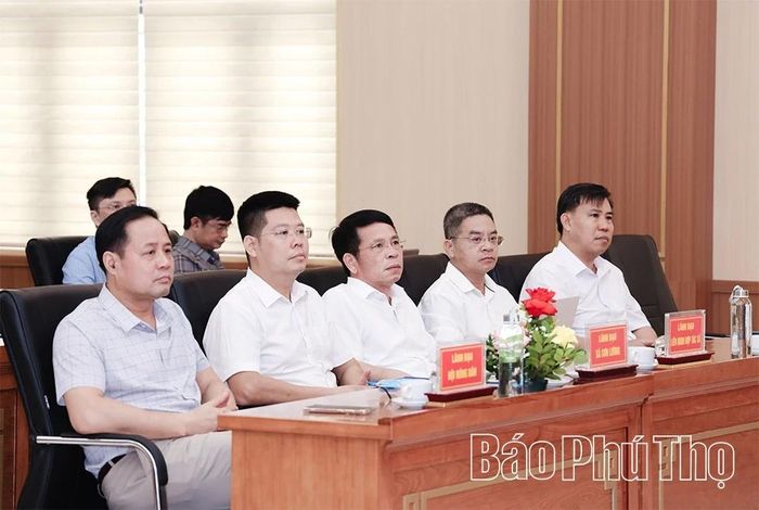 Đại diện các sở, ngành tham dự hội nghị công bố.