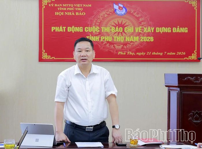 Chủ tịch Hội Nhà báo tỉnh Nguyễn Mạnh Tuấn phát biểu tại hội nghị.