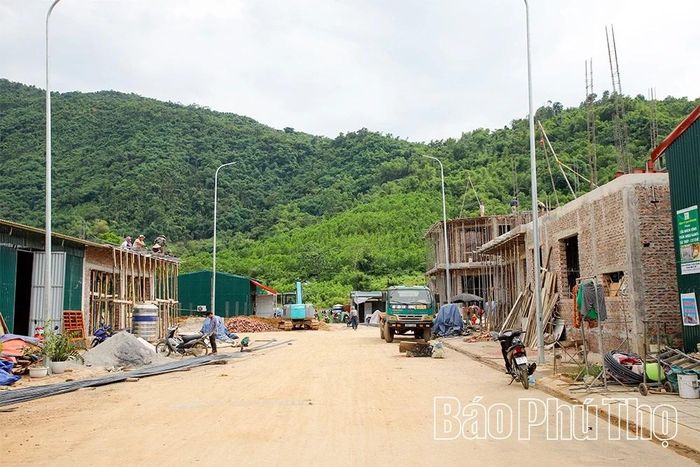 Việc triển khai khu tái định cư tuyến đường liên kết vùng ở xã Kim Bôi đáp ứng yêu cầu của người dân.