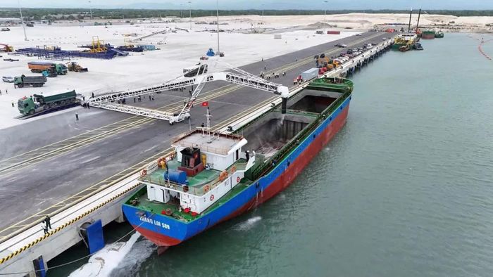 Chuyến tàu đầu tiên cập cảng Mỹ Thủy ngày 15/7/2026 - Ảnh: N.L