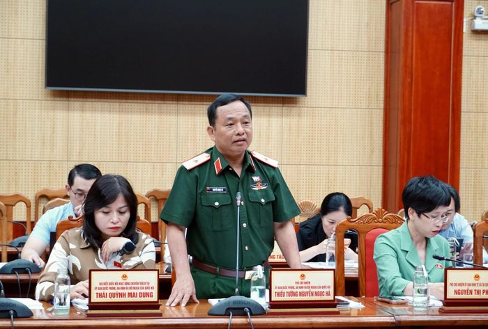 Đồng chí Thiếu tướng Nguyễn Ngọc Hà, Phó Chủ nhiệm Ủy ban Quốc phòng, An ninh và Đối ngoại của Quốc hội phát biểu tại buổi làm việc - Ảnh: H.N